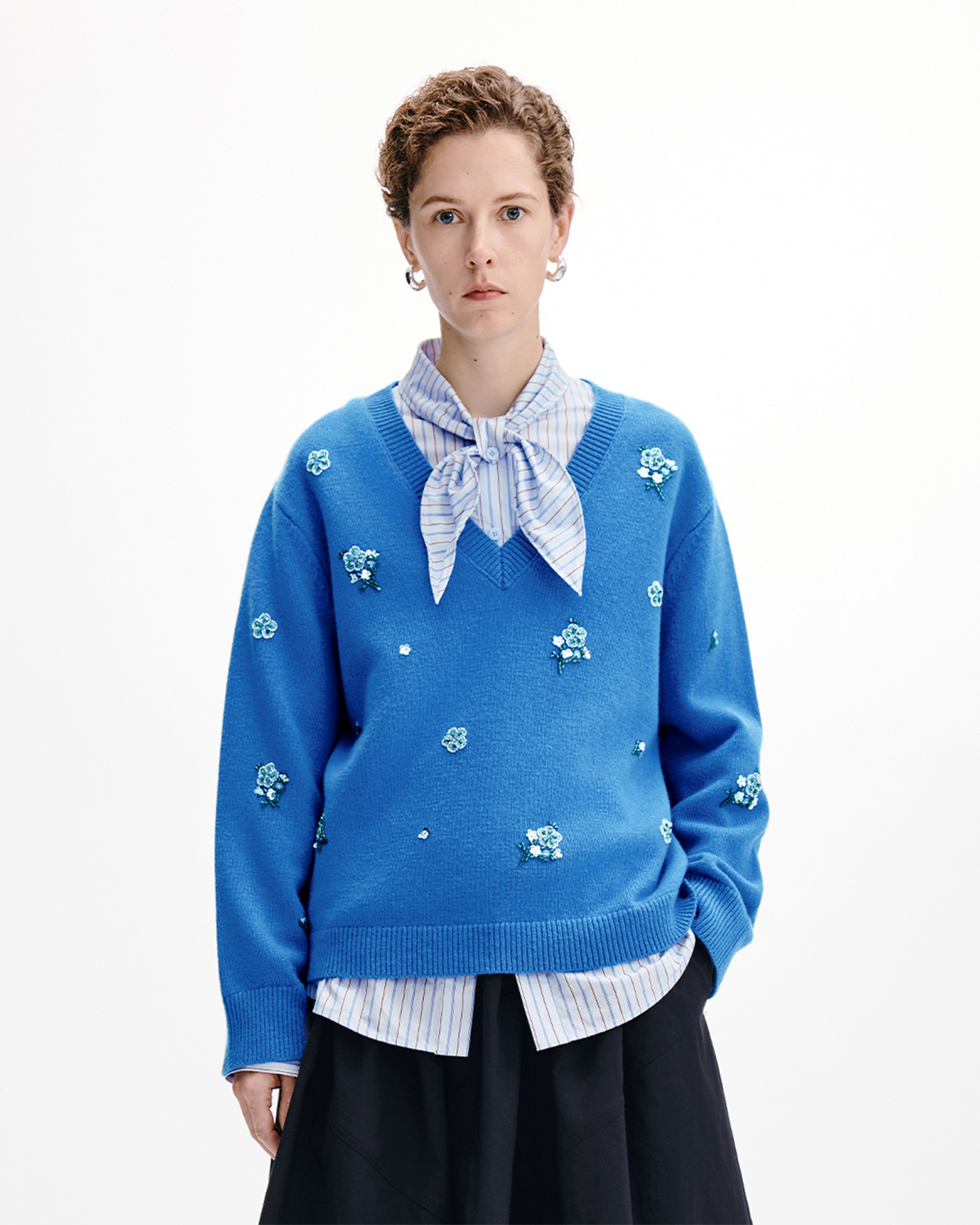 Meconopsis -Beaded V-Neck Pullover – Wool Blend