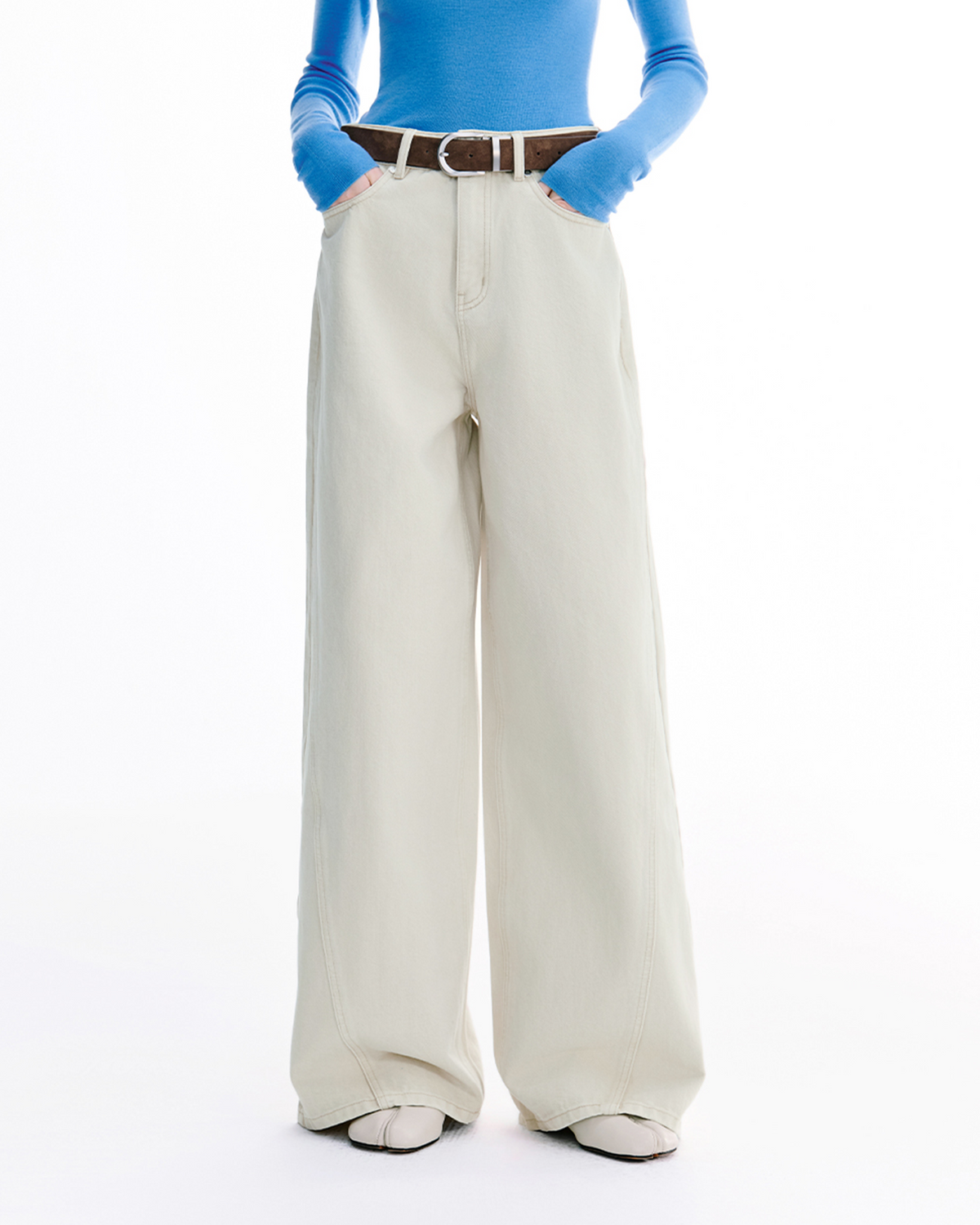 Curved-Leg Jeans – Textured Cotton