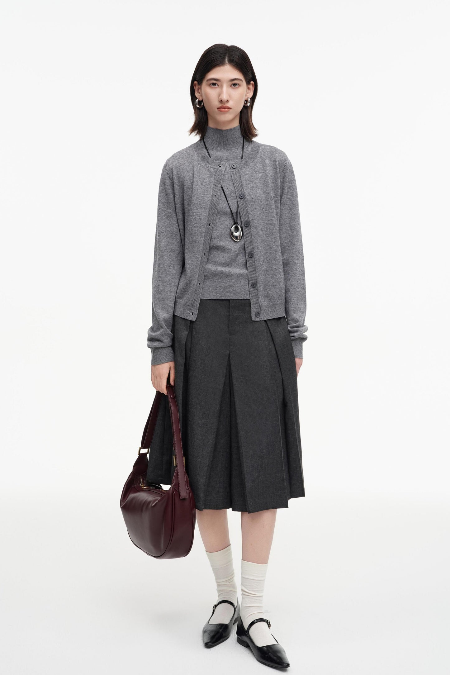 SELFWHO sheep wool blend classic round neck knitted bottoming shirt + cardigan set