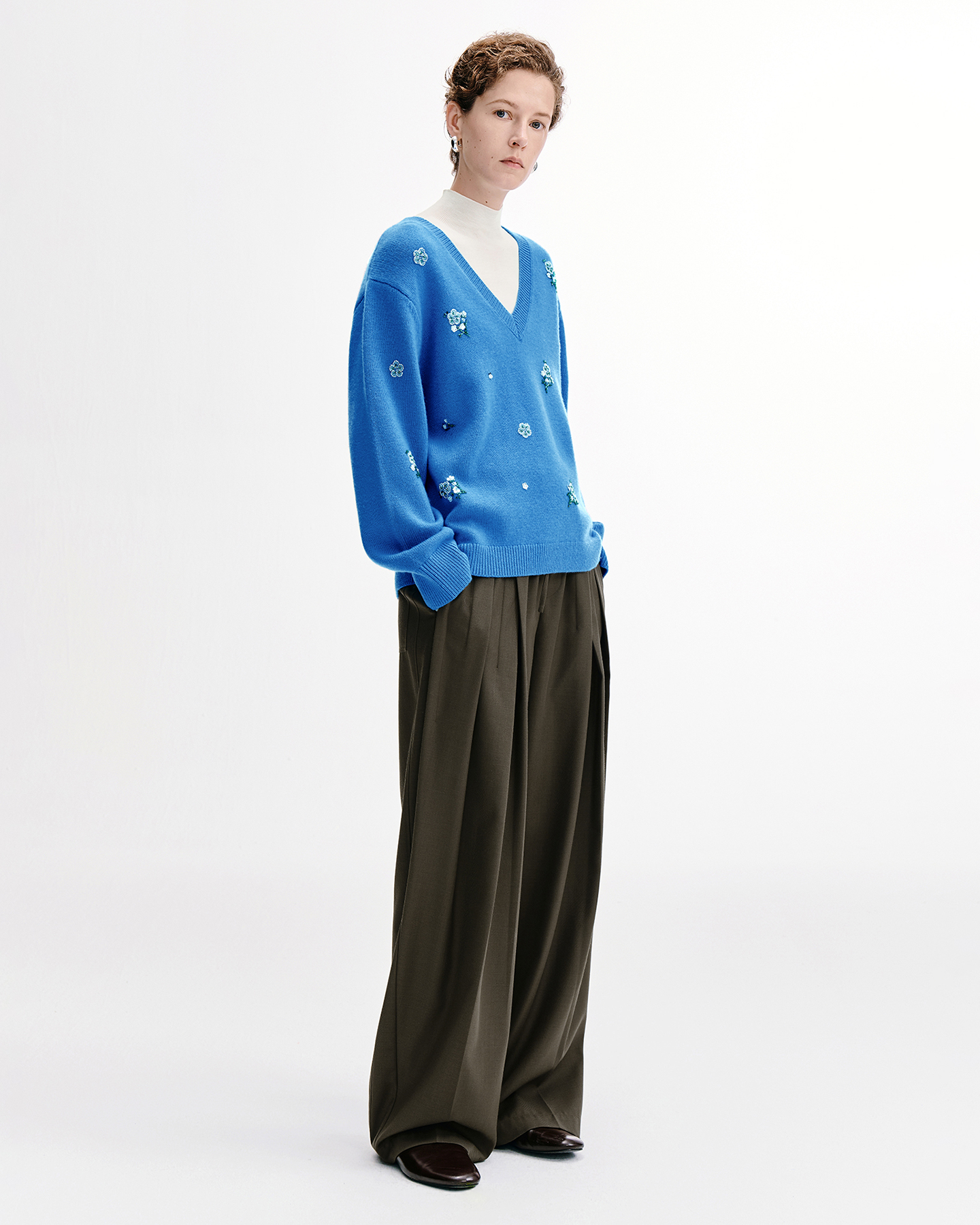 Meconopsis -Beaded V-Neck Pullover – Wool Blend