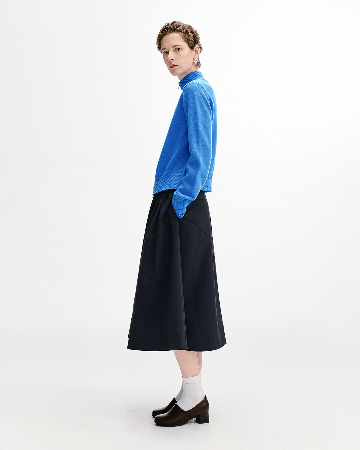 Zip-Front Turtleneck Sweater – Cropped Fit