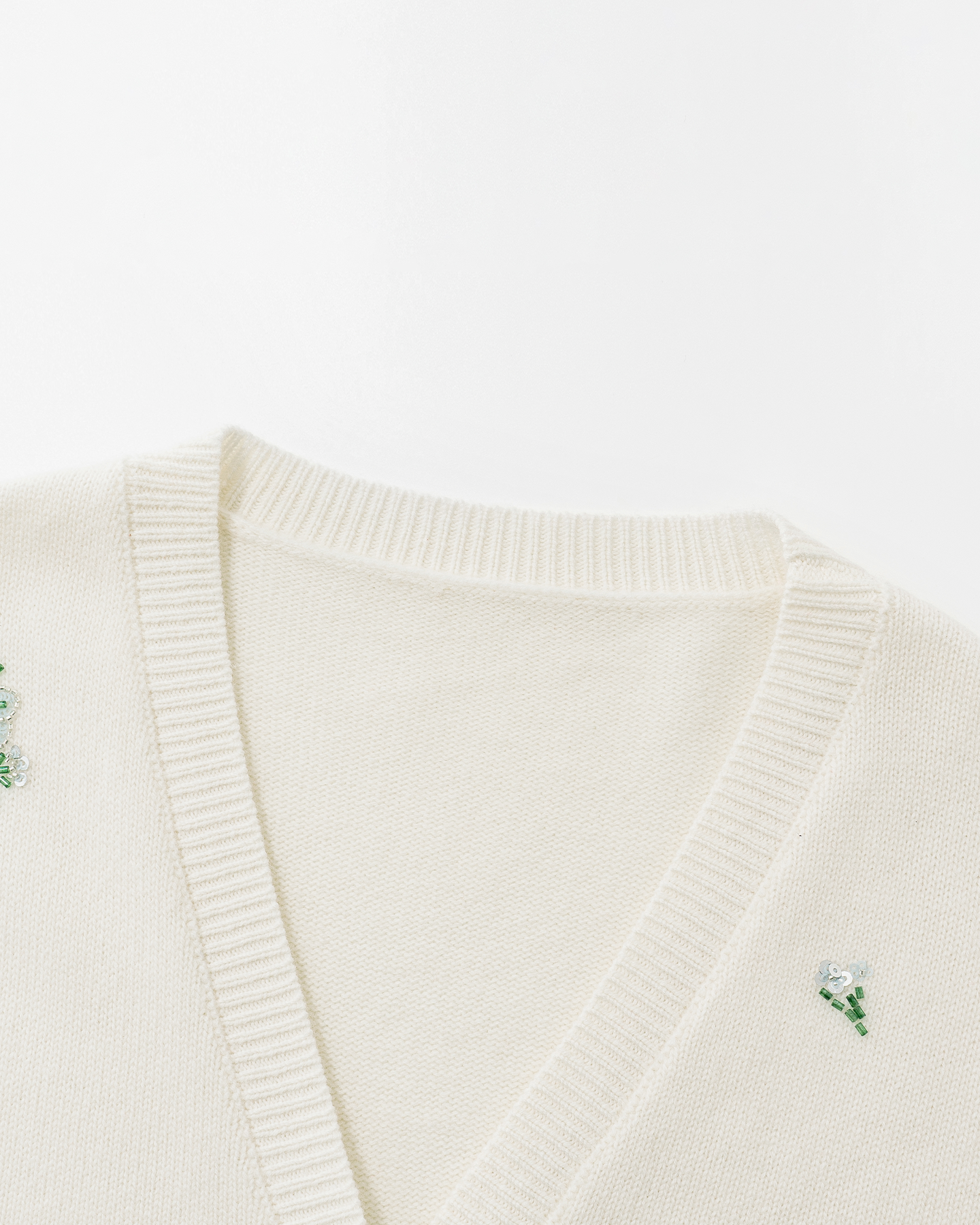 Meconopsis -Embroidered V-Neck Cardigan – Wool Blend