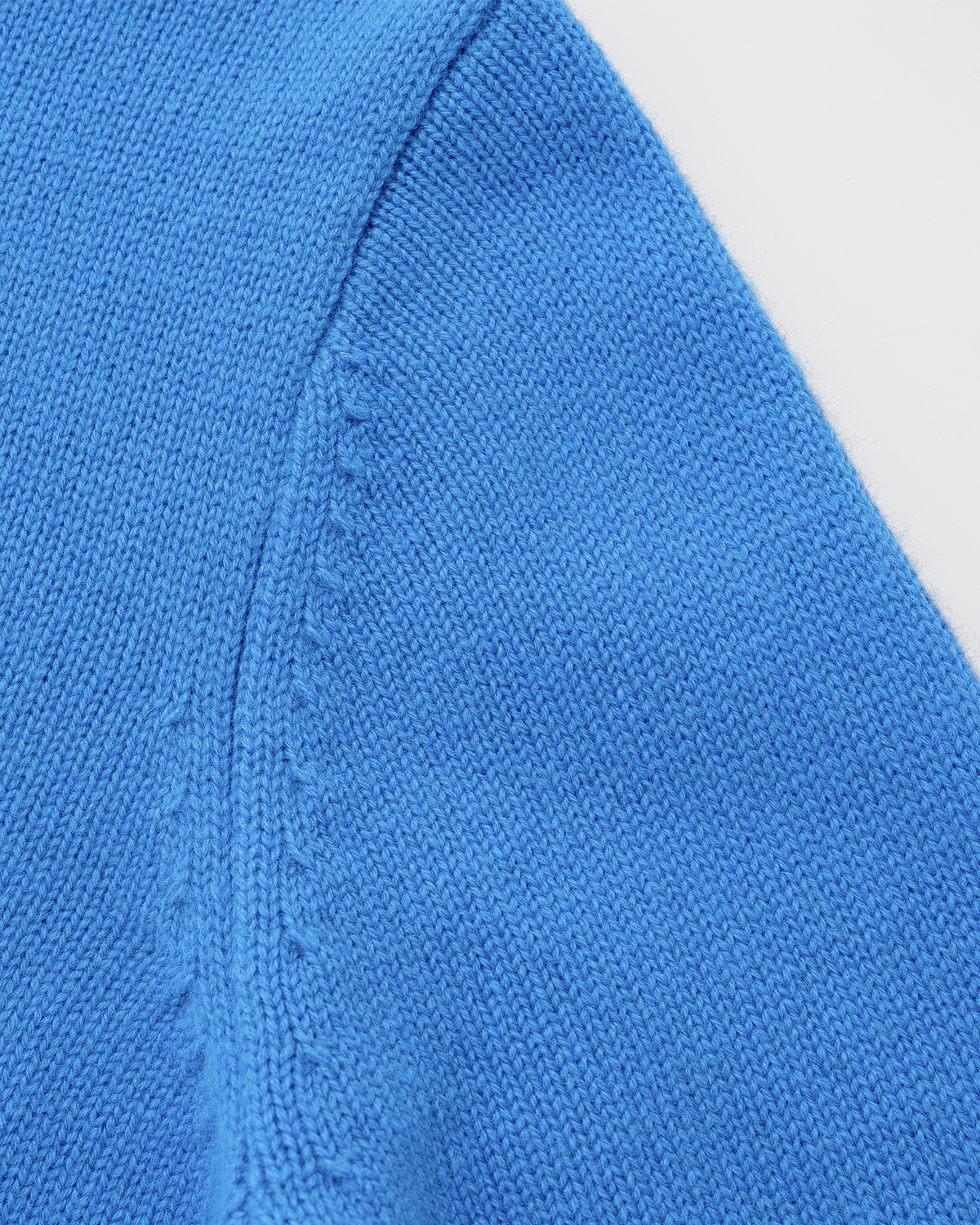 Zip-Front Turtleneck Sweater – Cropped Fit