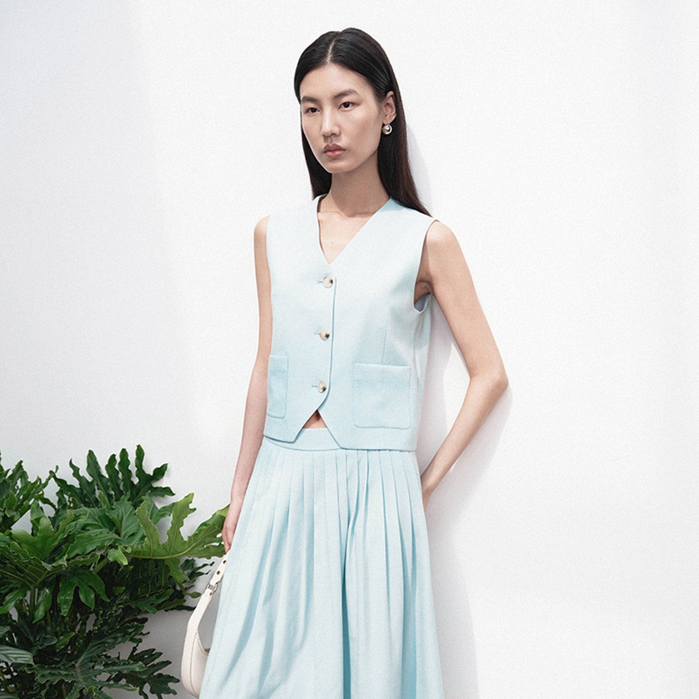 Classic Cropped V-Neck Vest (Acetate Blend)