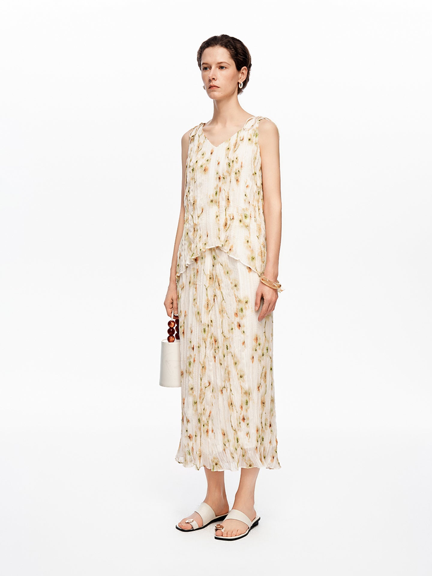 Vacation-Style Pleated Camisole with Begonia Print