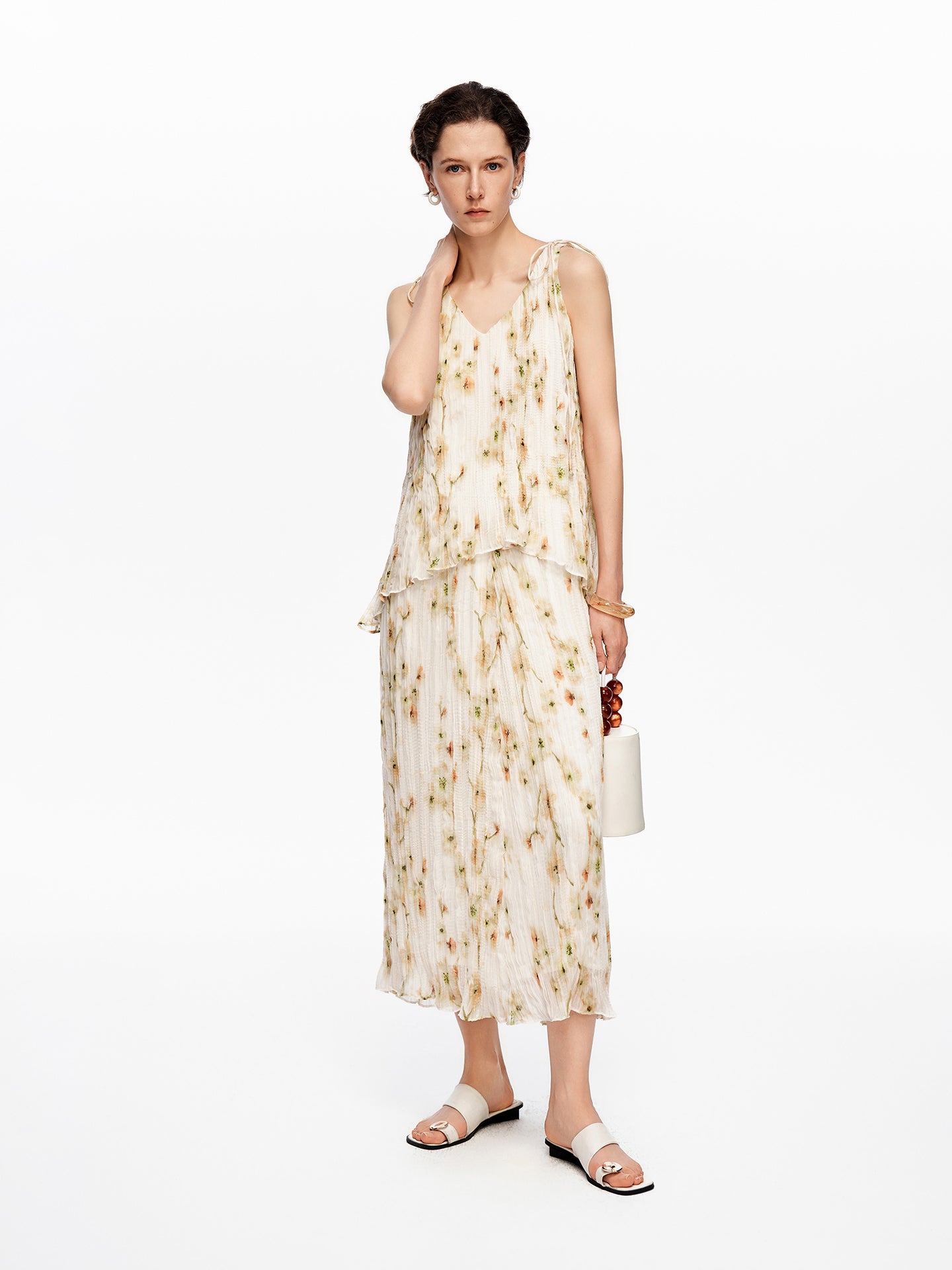 Vacation-Style Pleated Camisole with Begonia Print