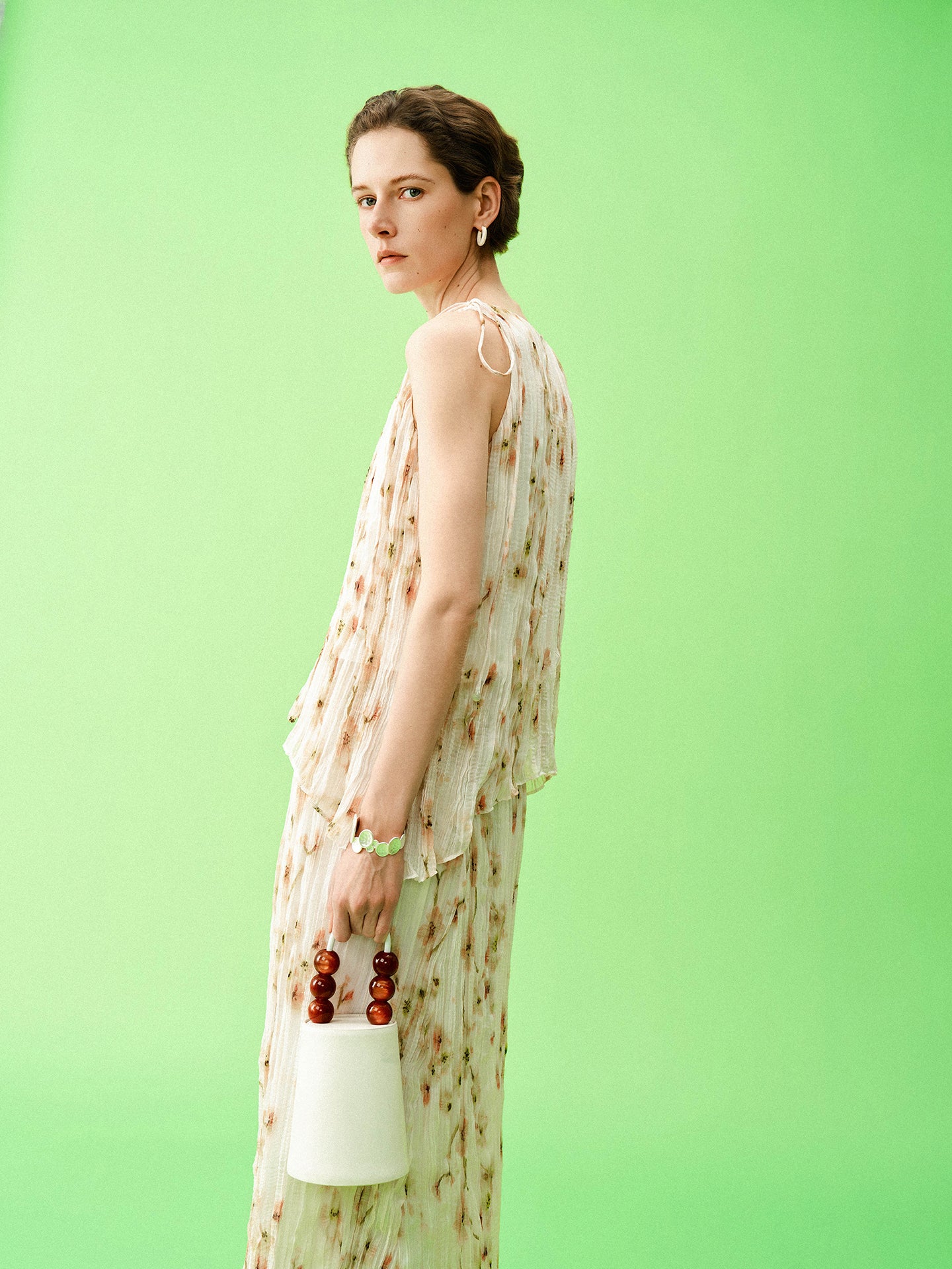 Vacation-Style Pleated Camisole with Begonia Print