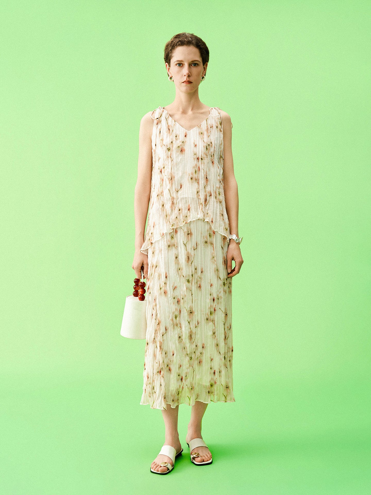 Vacation-Style Pleated Camisole with Begonia Print