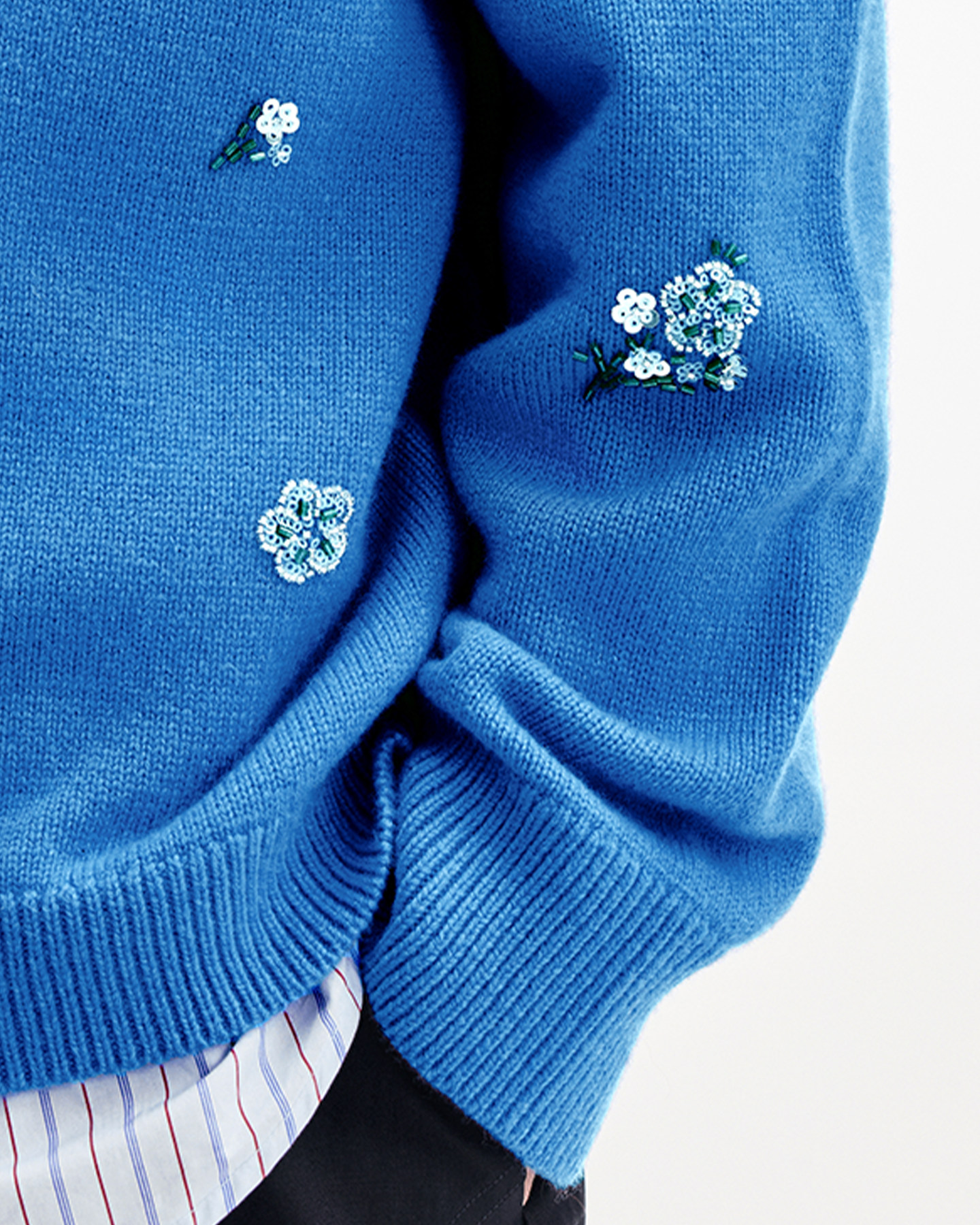 Meconopsis -Beaded V-Neck Pullover – Wool Blend