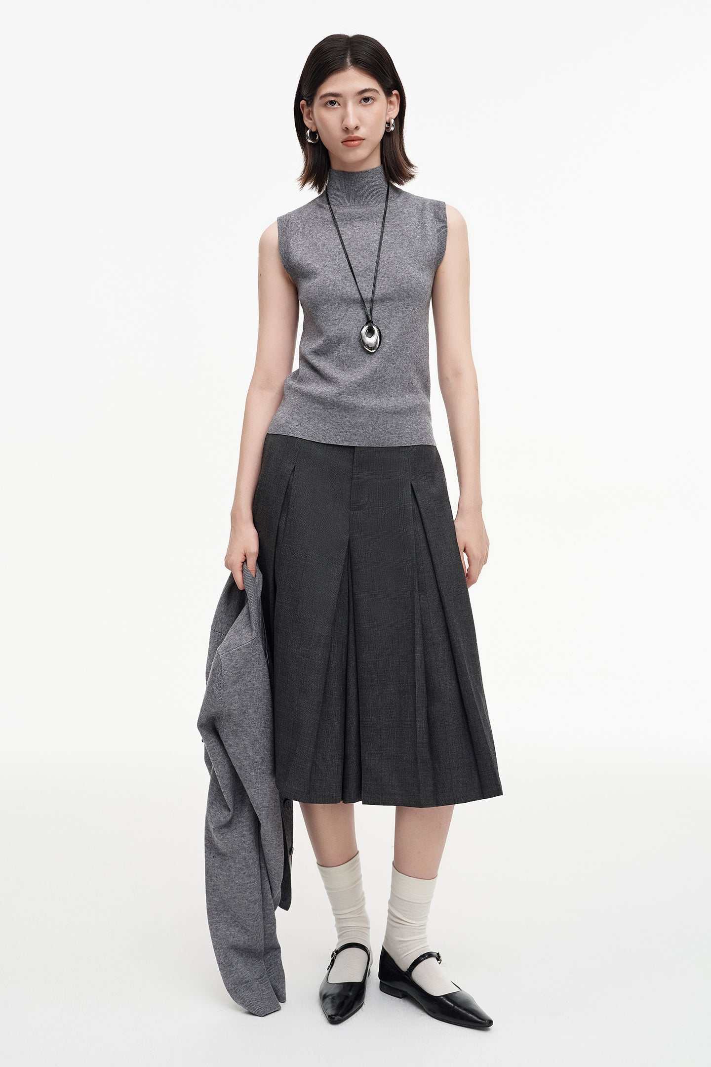 SELFWHO sheep wool blend classic round neck knitted bottoming shirt + cardigan set