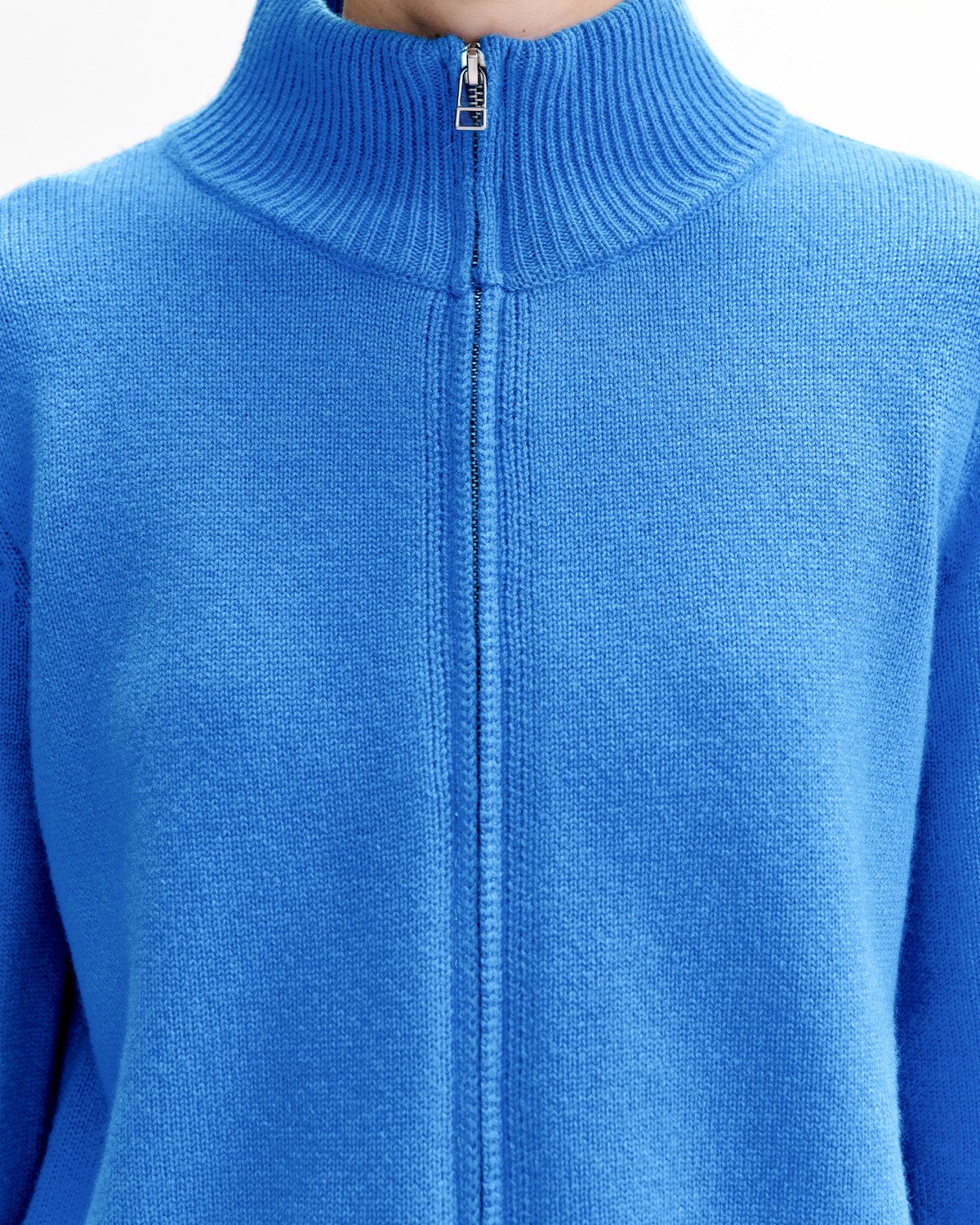 Zip-Front Turtleneck Sweater – Cropped Fit