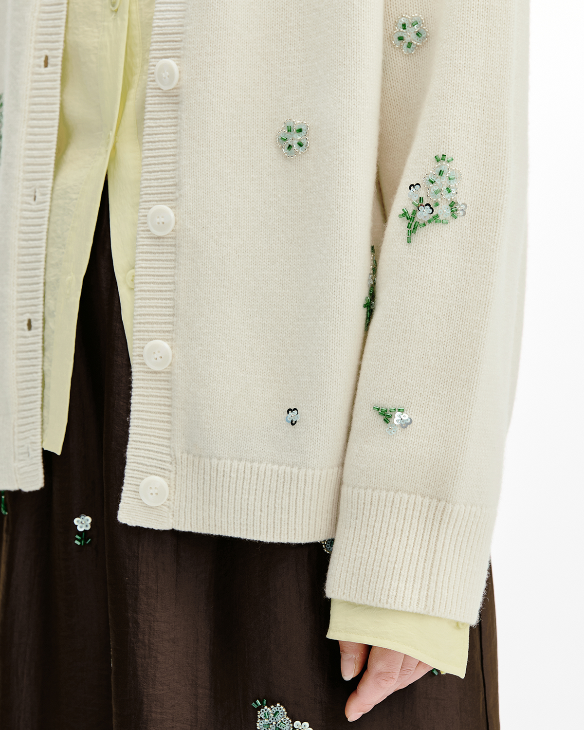 Meconopsis -Embroidered V-Neck Cardigan – Wool Blend