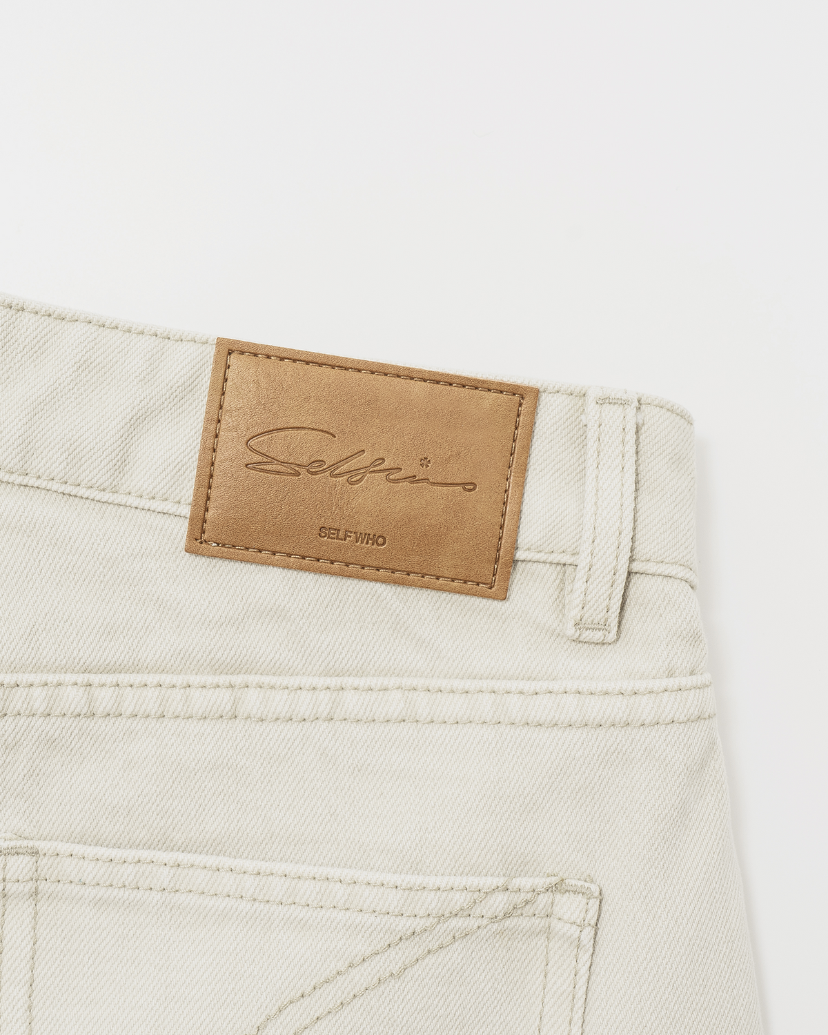 Curved-Leg Jeans – Textured Cotton