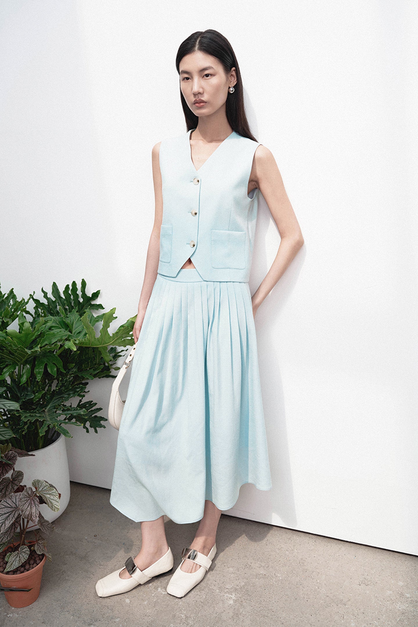 Classic Cropped V-Neck Vest (Acetate Blend)