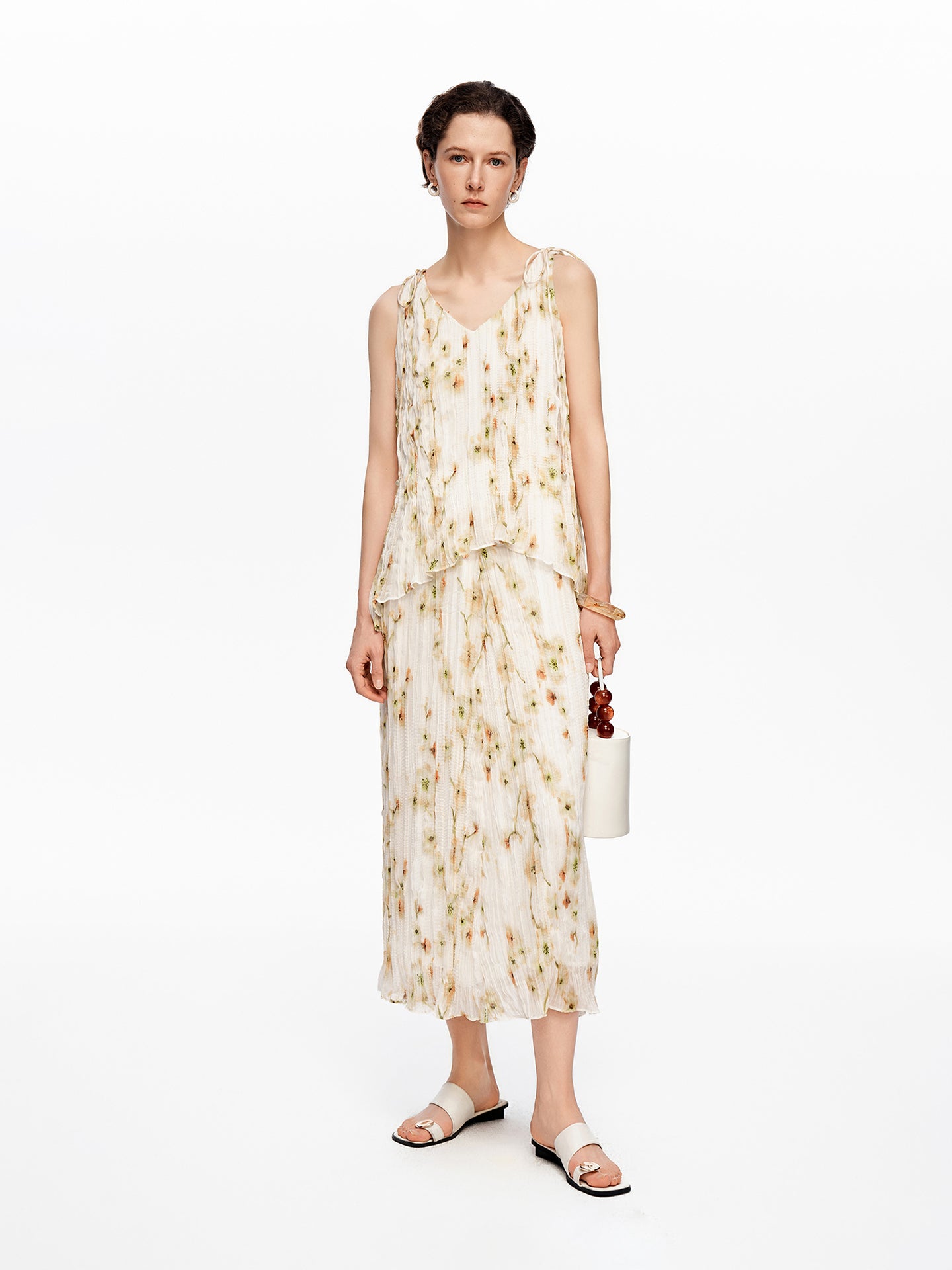 Vacation-Style Pleated Camisole with Begonia Print