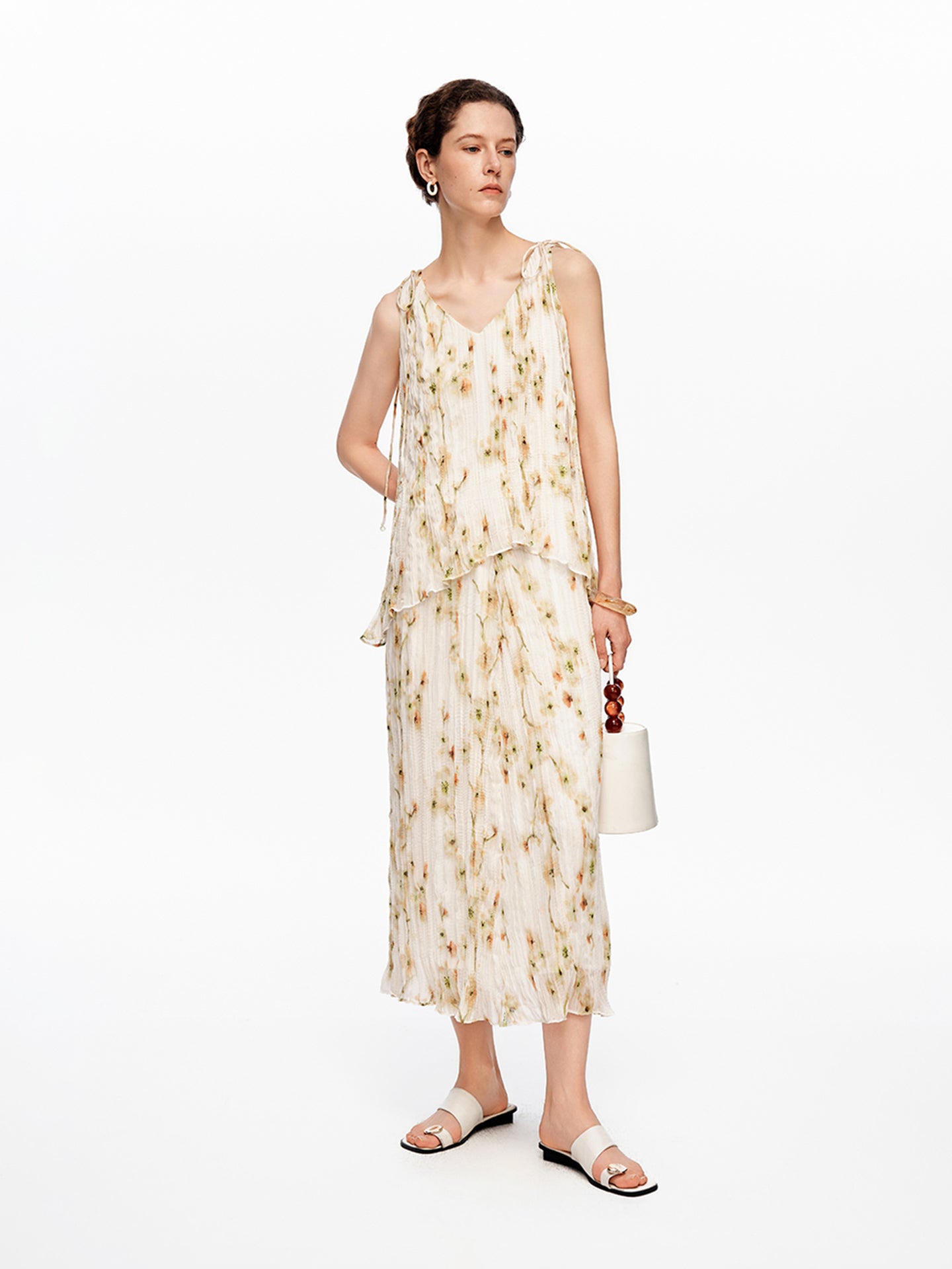Vacation-Style Pleated Camisole with Begonia Print
