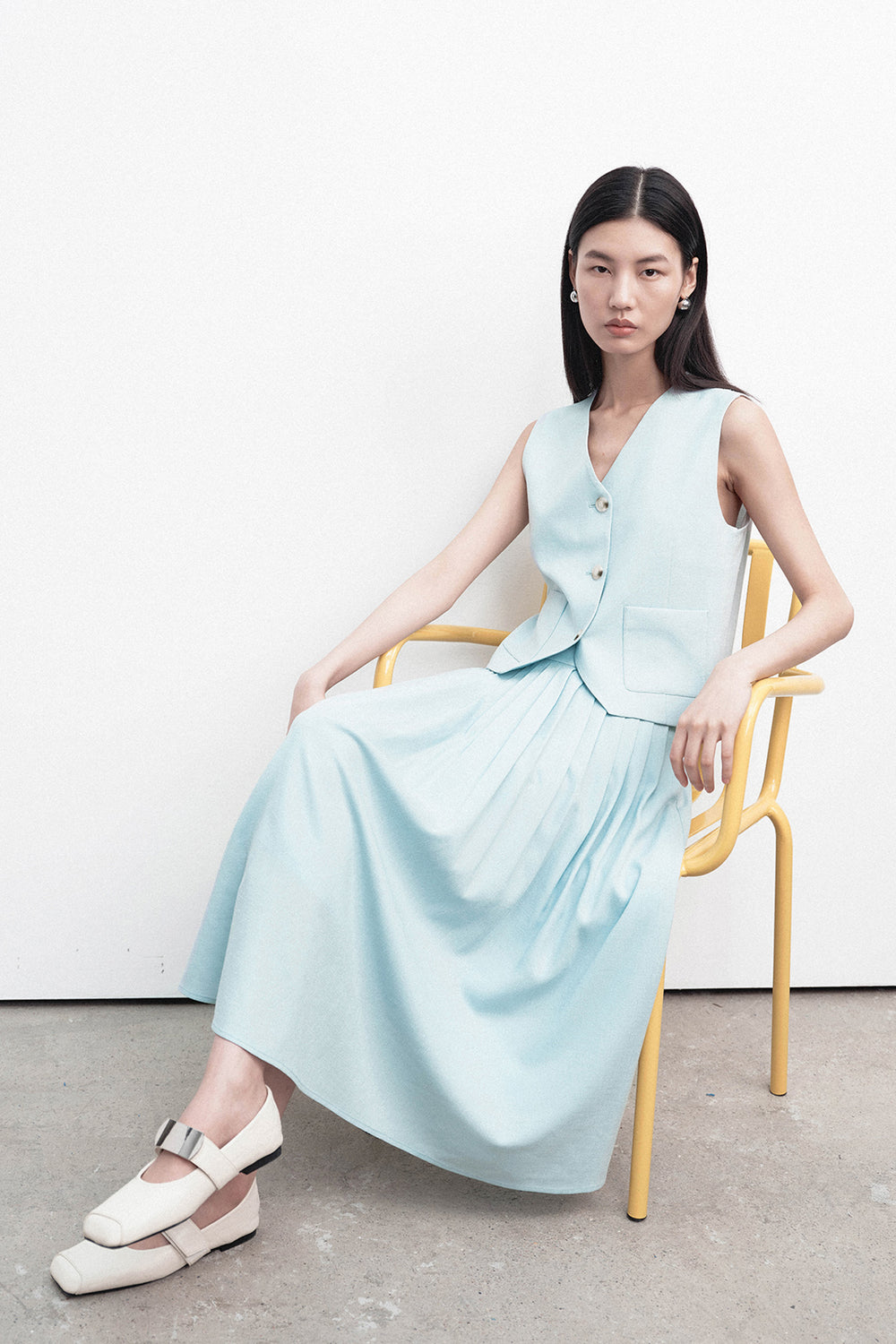 Classic Cropped V-Neck Vest (Acetate Blend)