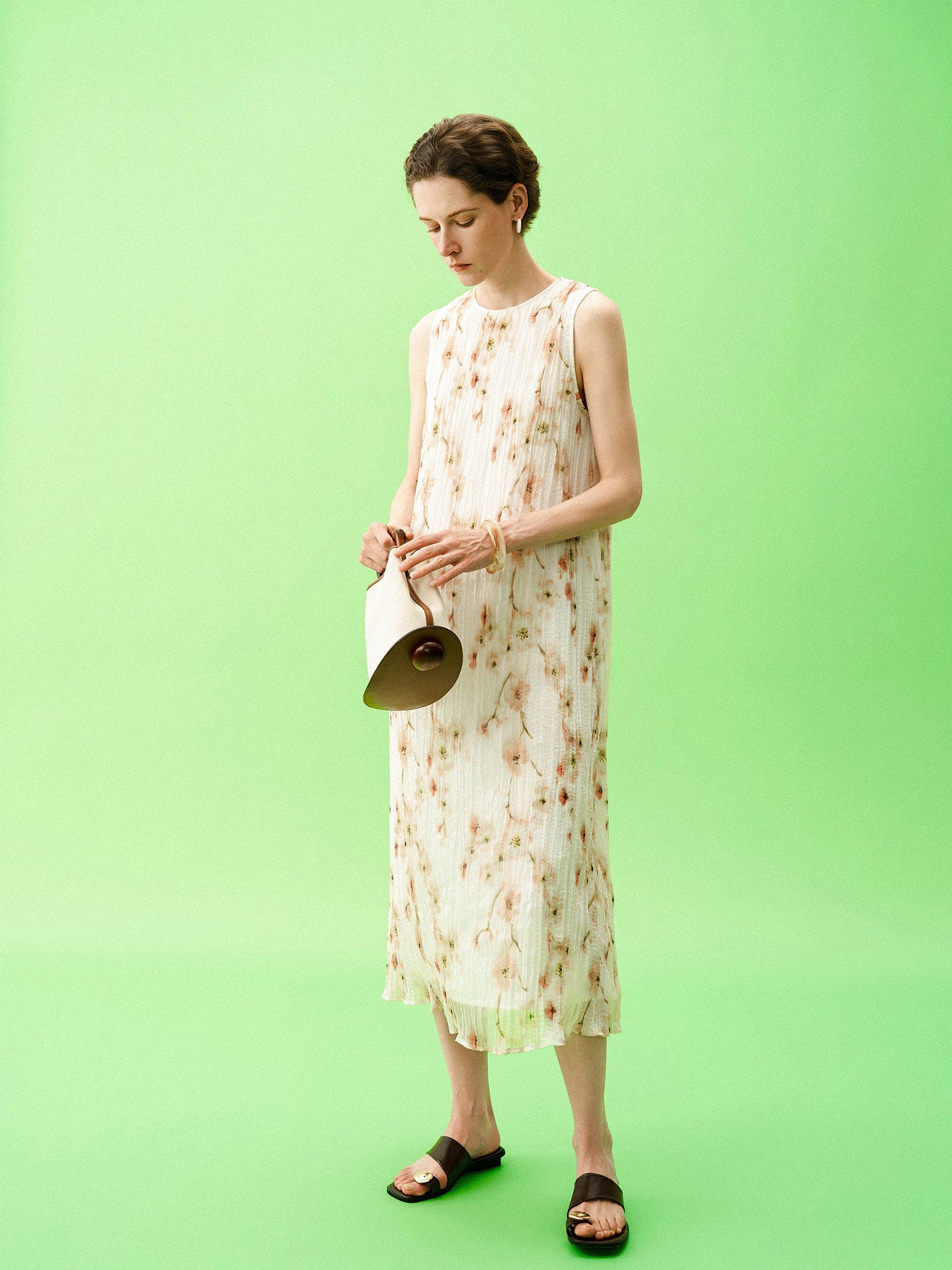 Vacation-Style Sleeveless Dress with Begonia Print