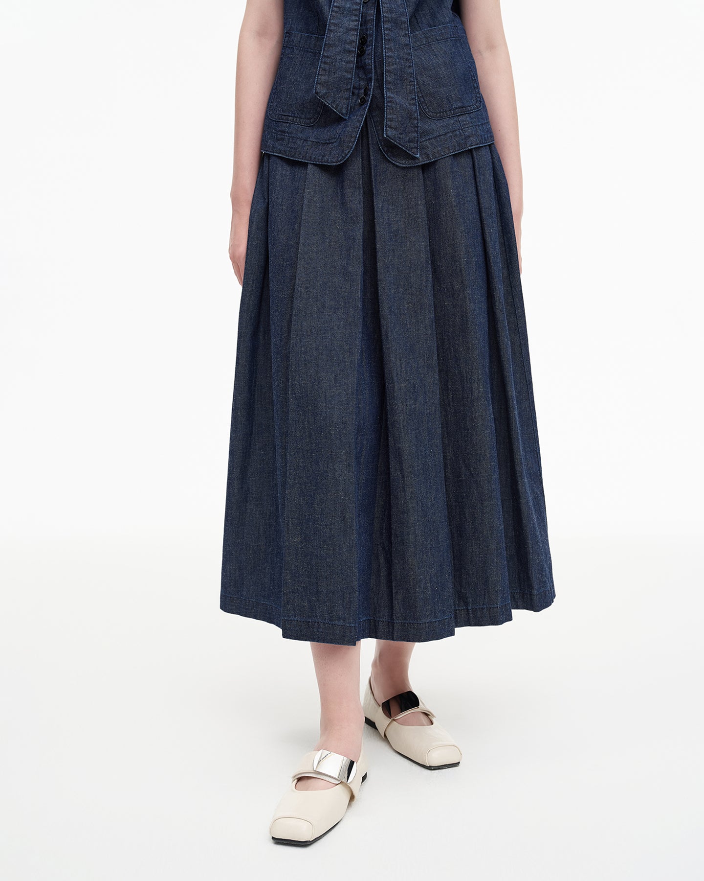 Cotton and linen blend raw cowboy style vest and denim skirt